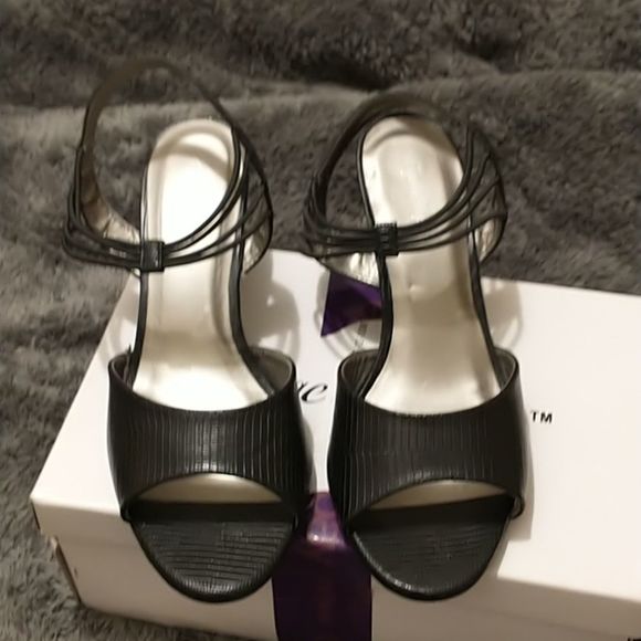 Angel Steps Black Textured Peep Toe Sandals! - Picture 5 of 13